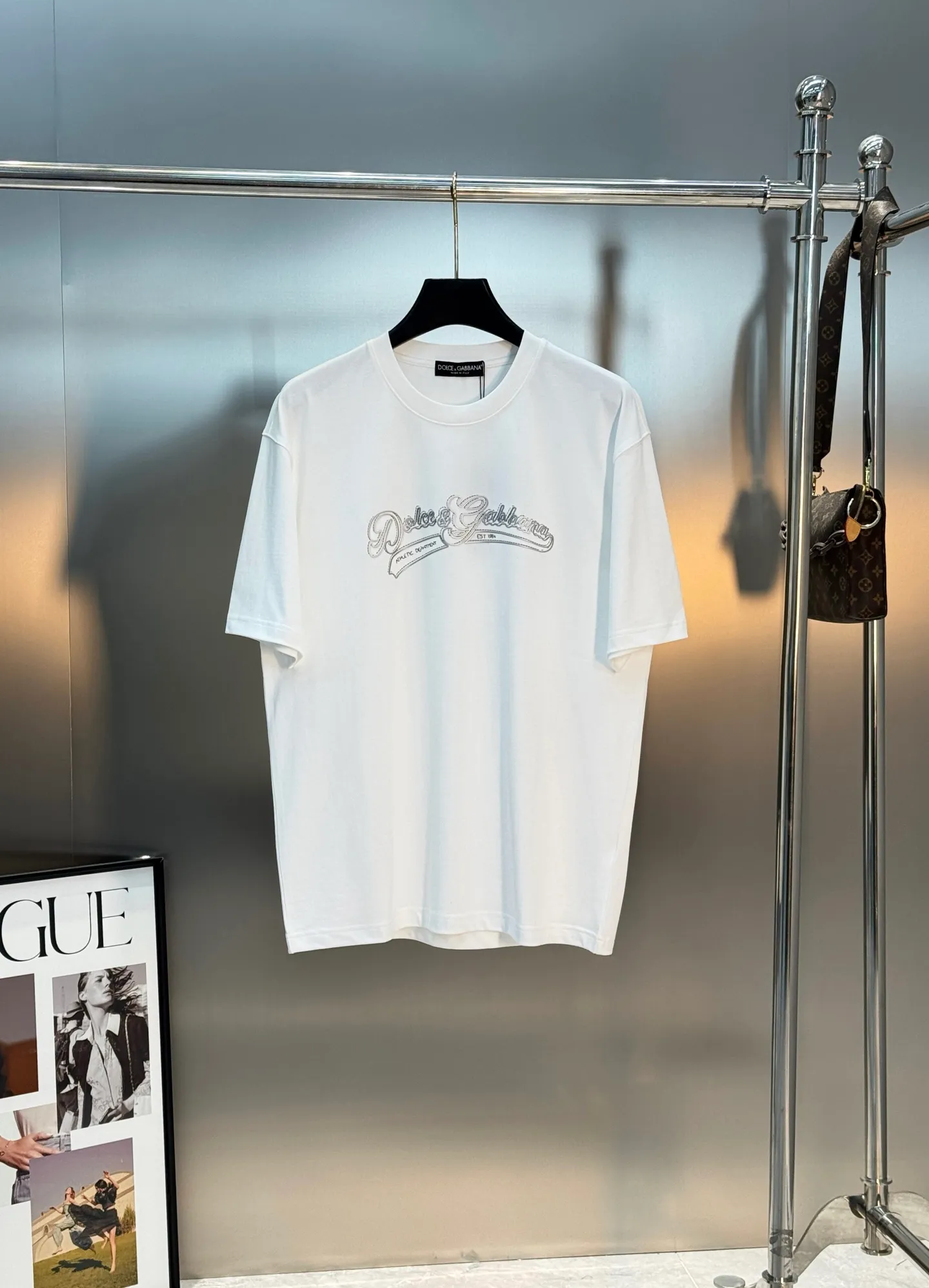 180 ⚜️ Dolce & Gabbana New Arrival T ， Same Style❤️ +“ATHLETIC DEPARTMENT EST ” ，Retro ！ . Breathable， White、Black、Dark Gray ， Gold Gray ， 。 ， ， . ！Sizes：S-3XL ❗️（175/145 L）